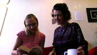 Lesbo ခမဲသံုးေ-အမွေးချုံ