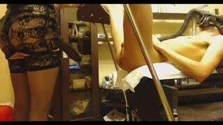 Гай Се Гигантски Страпон В Задника